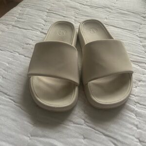 LULULEMON SLIDES 7